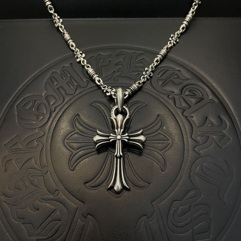 Ch*0me He**ts necklaces